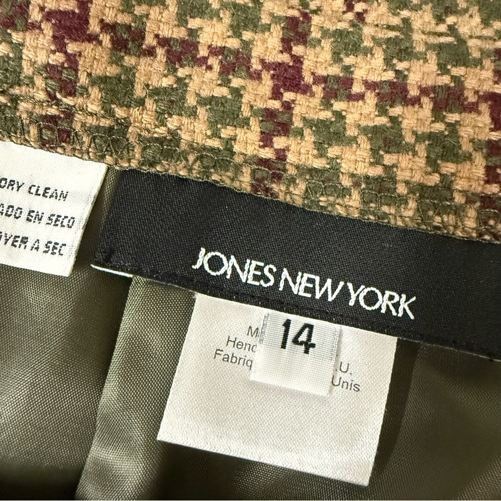 Jones New York.  size 14 skirt and blazer suit - Picture 5 of 8